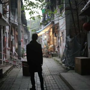 法国开放大胆见仍头走原文作者
